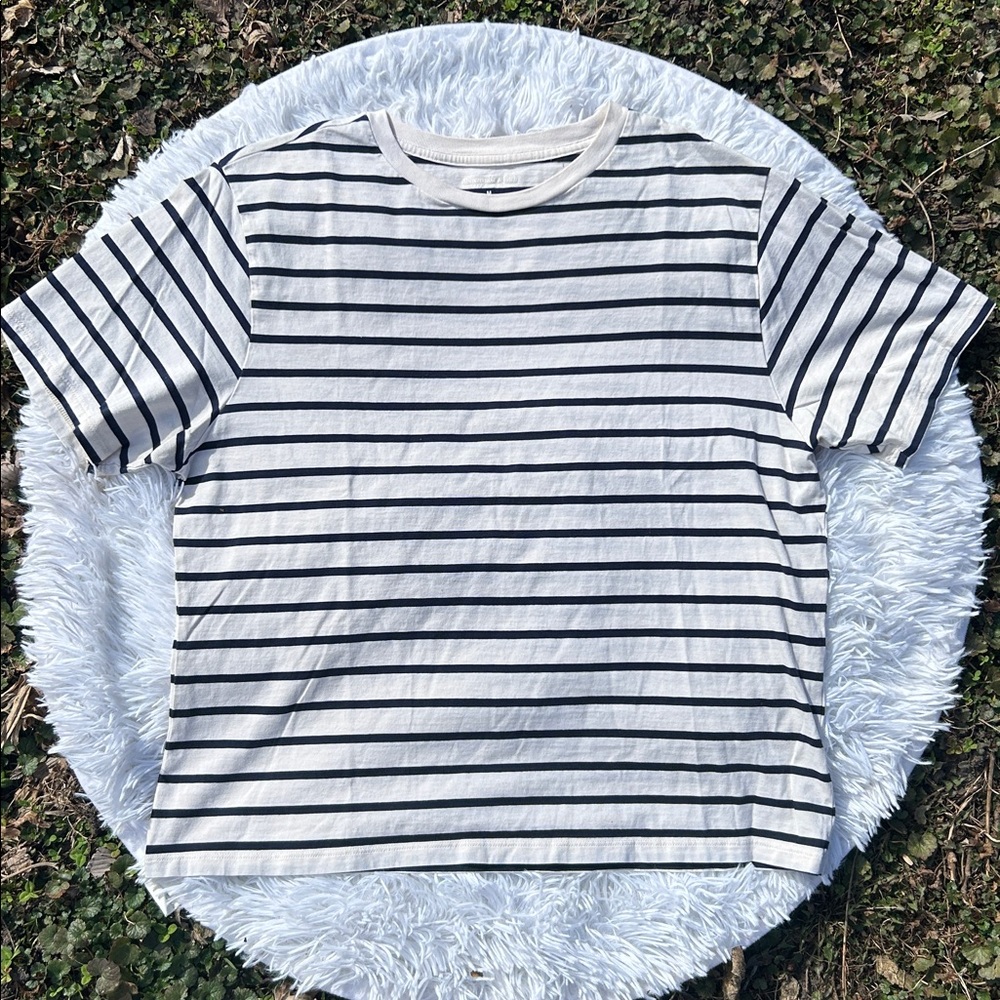 Abercrombie & Fitch A & F Essentials Tee Cream with Navy Blue Stripes Medium